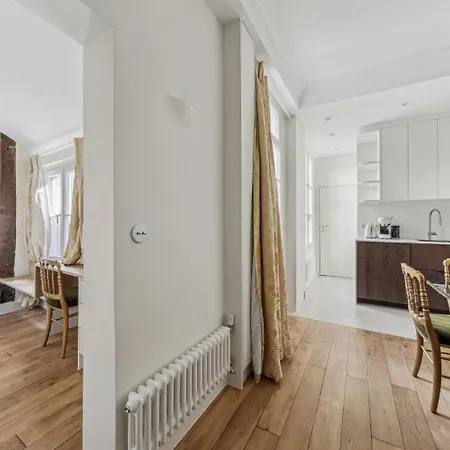 Апартаменты Au Coeur Du Quartier St Germain *